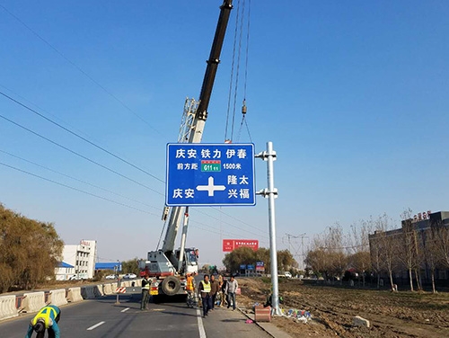 保山保山道路护栏网网片该如何进行正确的选购呢？